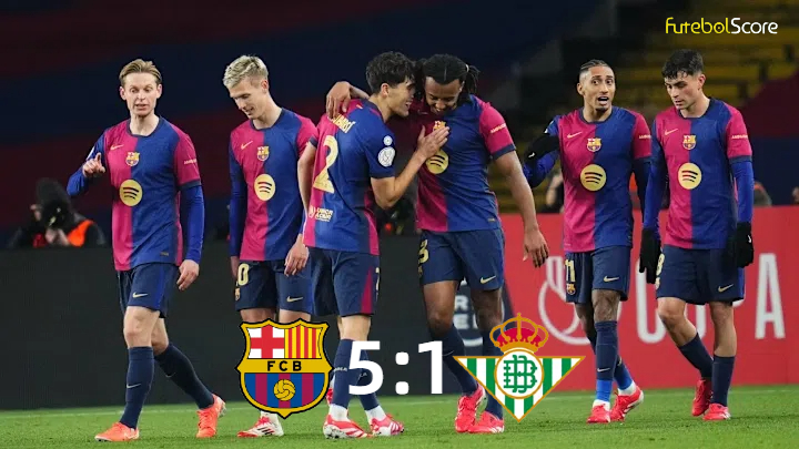 Barcelona vence o Betis novamente graças a Rafinha e avança na Copa do Rei